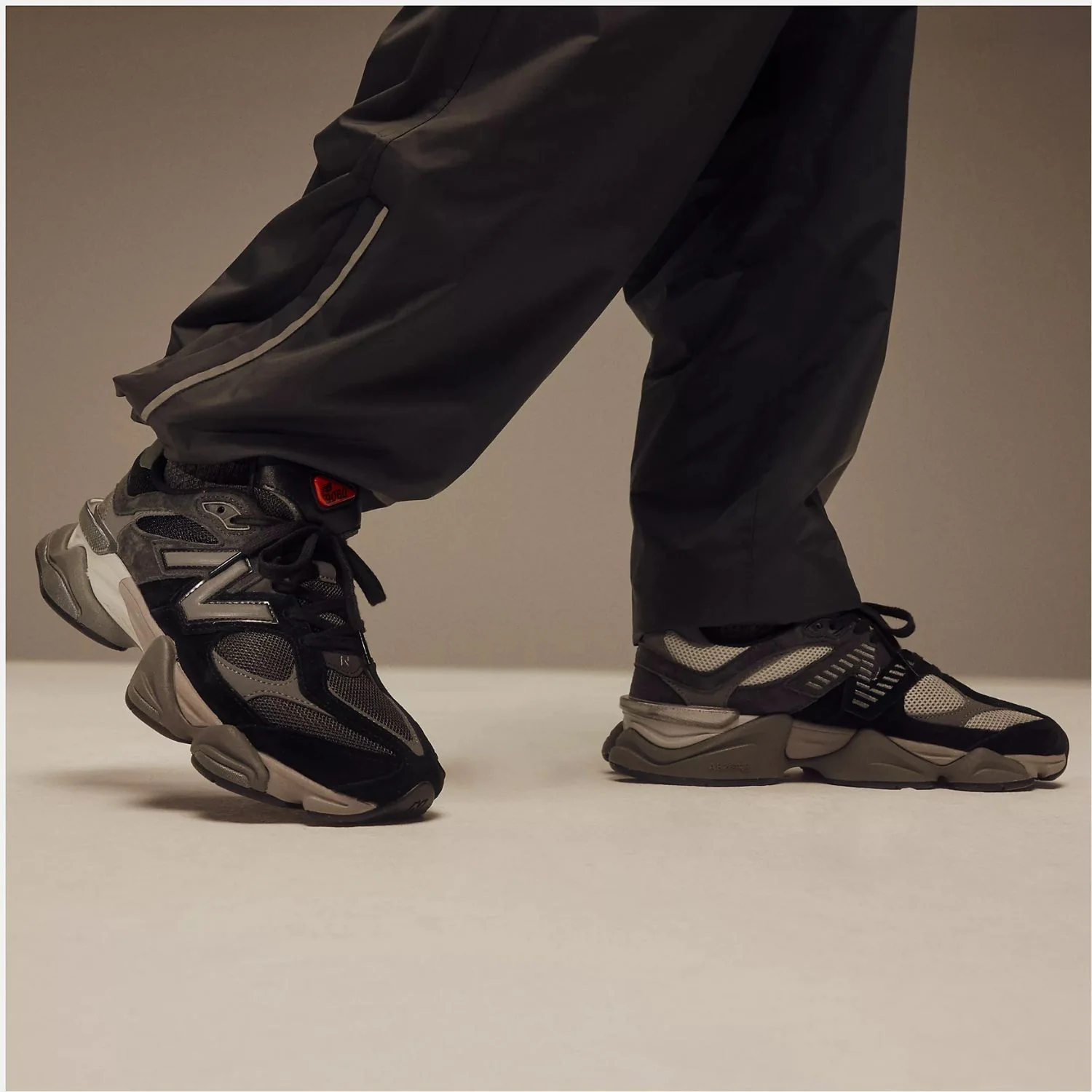 9060 "Black Castlerock" - Image 2