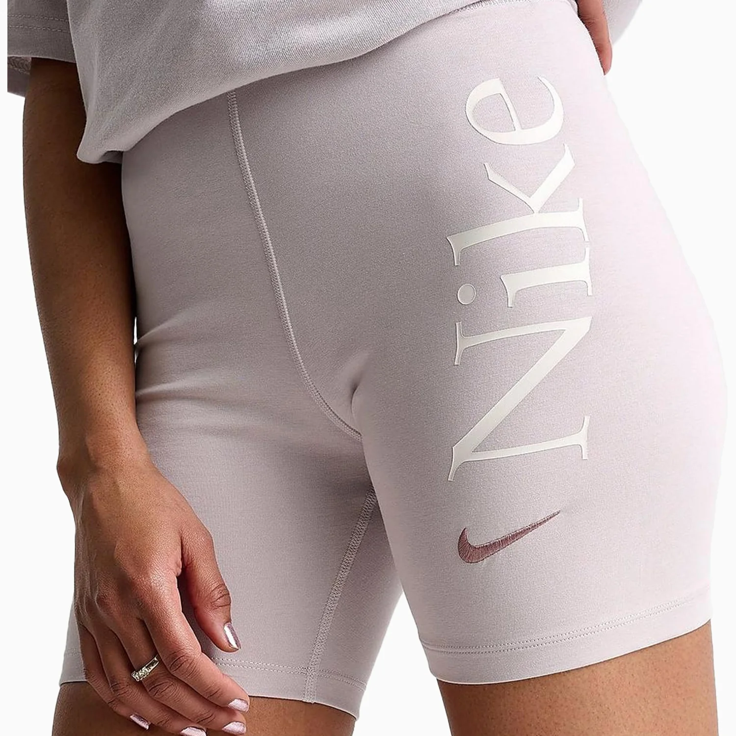 Women's Sportswear Classic T-Shirt And Shorts Outfit - Image 7