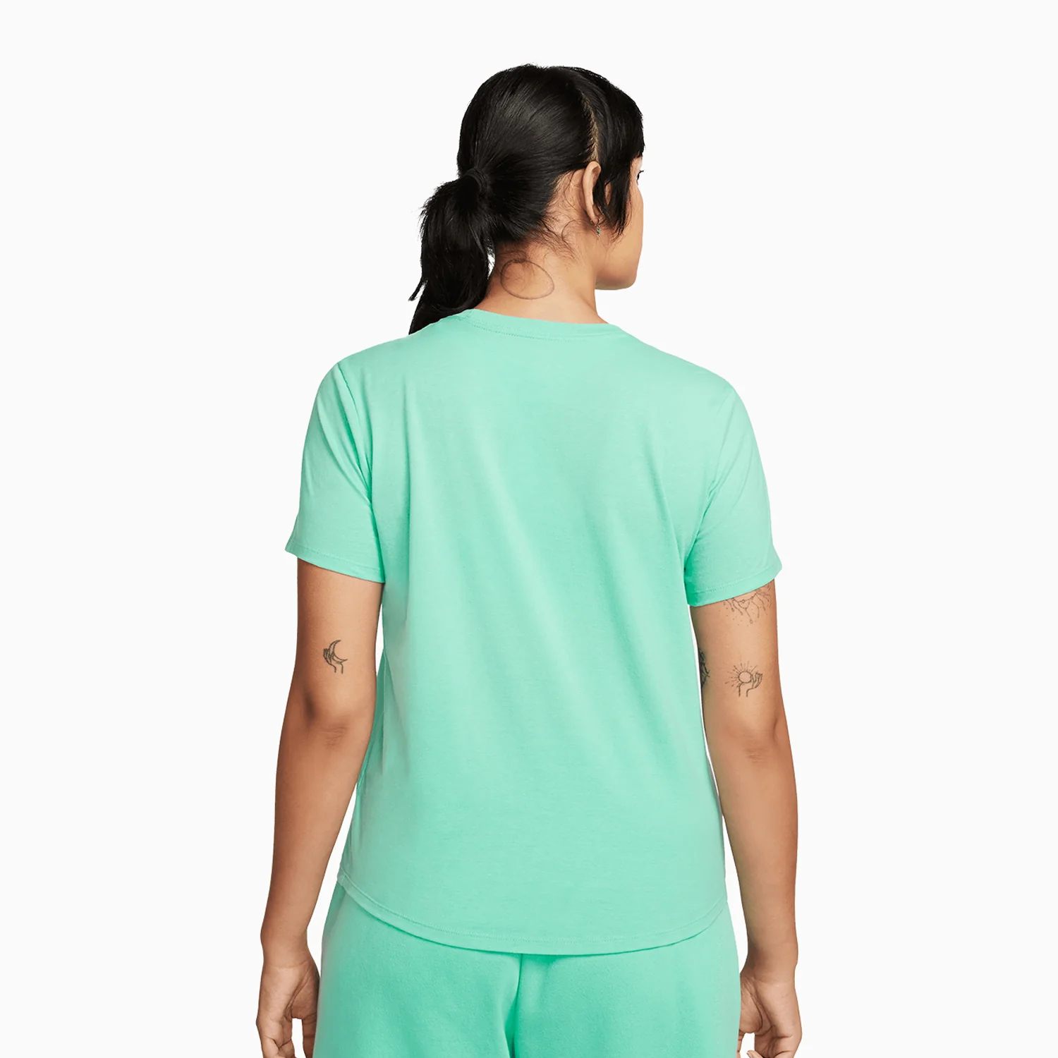 Women's Sportswear Classics Essentials Outfit - Image 3