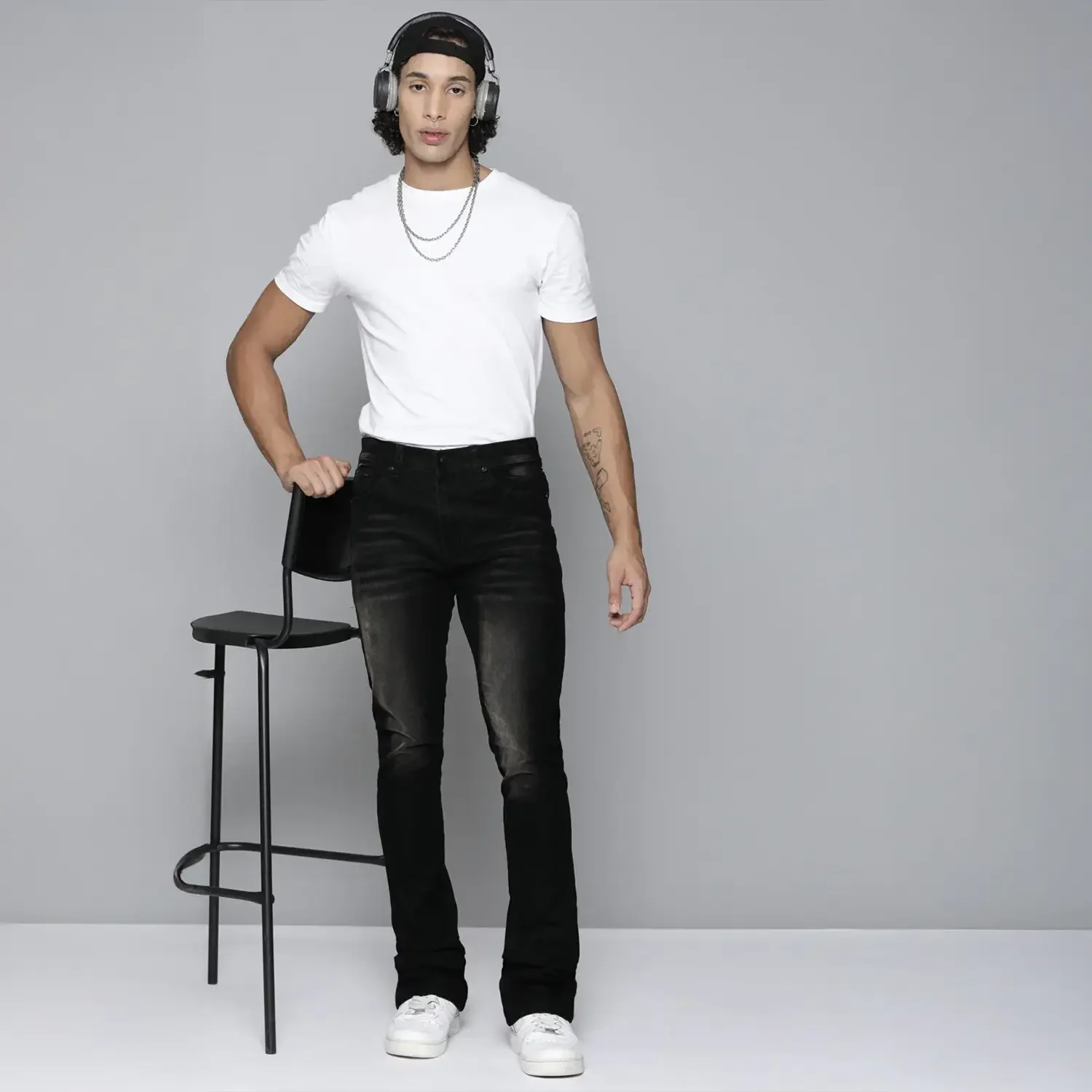 Men's Stacked Fit Jeans Pant With Stitched Hem - Image 4